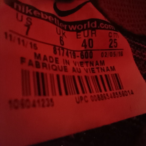 Nike Men's Air Force 1 Low Flyknit Sneakers, Size 7 - Picture 5 of 9